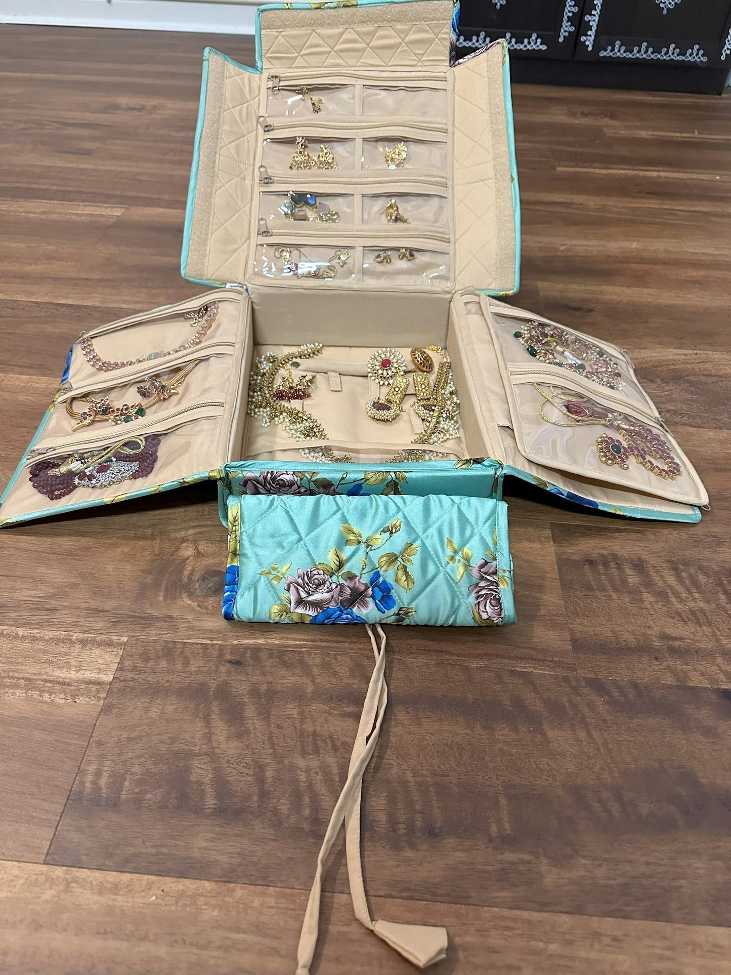 Big Jewelry Organizer (Multicolor Design)